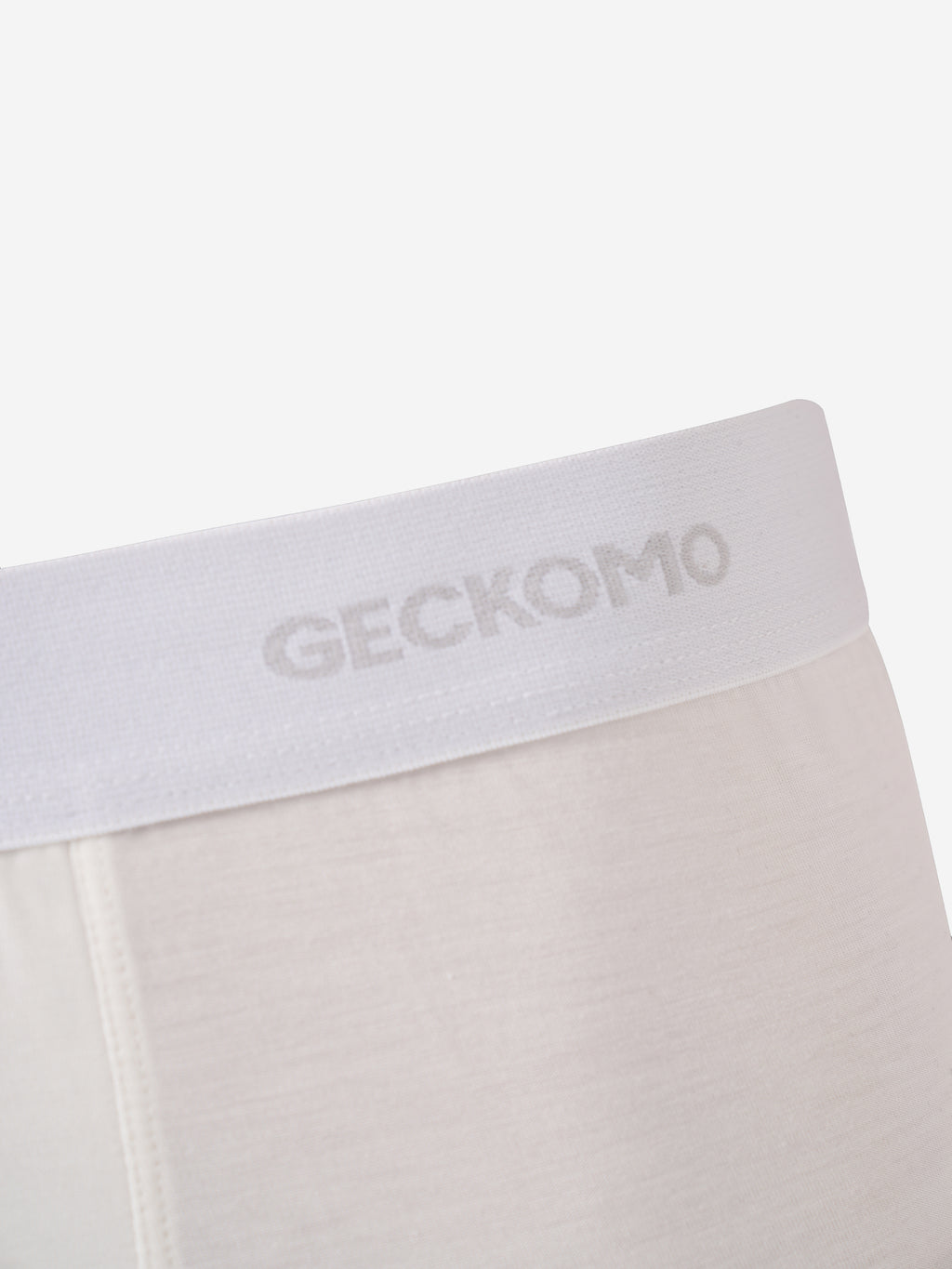 Close-up of a product with 'GECKOMO' branding on a white background